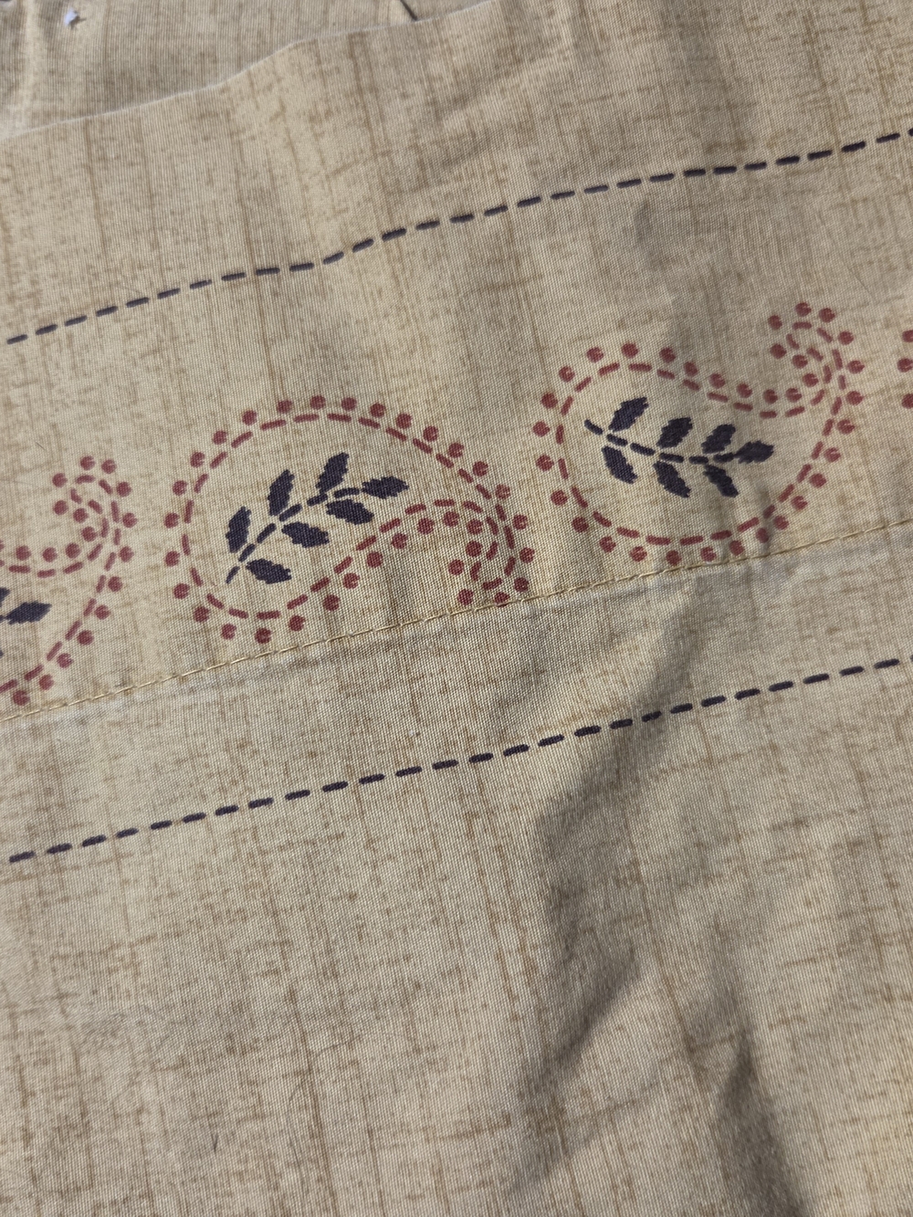 Classic Beige Paisley  Cottage Queen Sheet Set - Unbranded